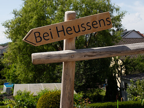 Ferienwohnung-Waldbronn-Bei-Heussens-Beschilderung
